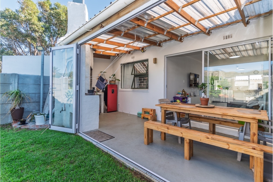 2 Bedroom Property for Sale in Faerie Knowe Western Cape